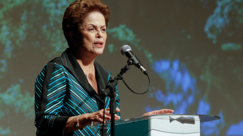 Dilma é eleita "Mulher Economista 2023" por conselhos de economia