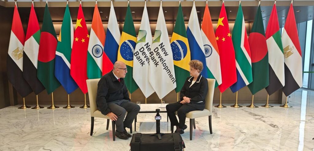 Dilma é eleita para novo mandato à frente do Novo Banco de Desenvolvimento e critica Folha: “parem de fazer ficha falsa”