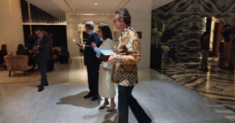 Festa de Lula tem traje típico, ‘Garota de Ipanema’, dança de Janja e de presidente da Indonésia