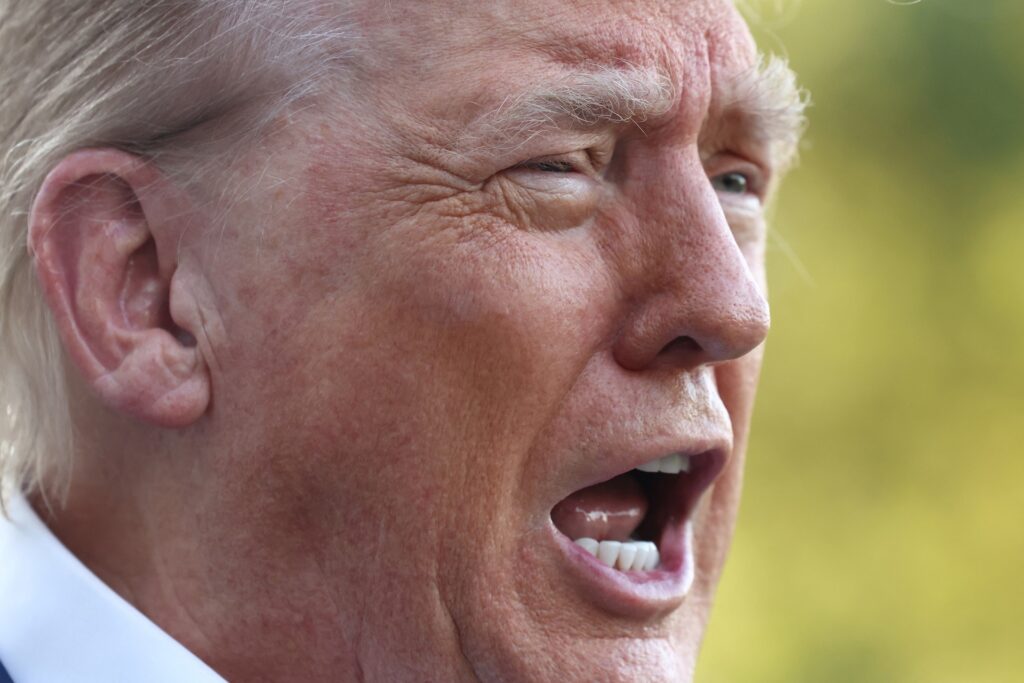 Trump acelera ofensiva tarifária e ameaça revirar o comércio global até agosto