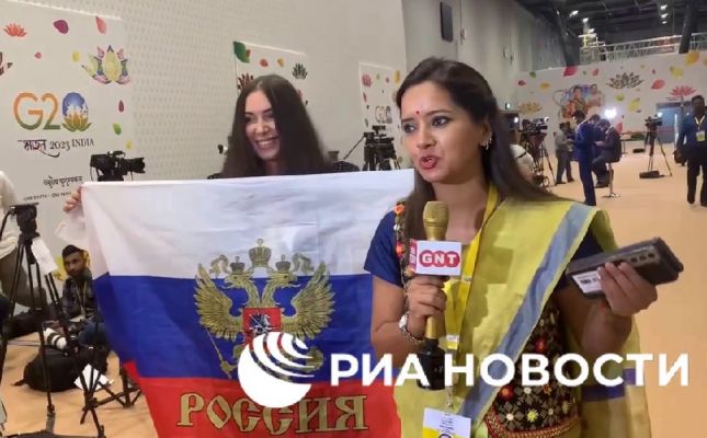 На саммите G20 образовалась очередь ради фото с флагом России