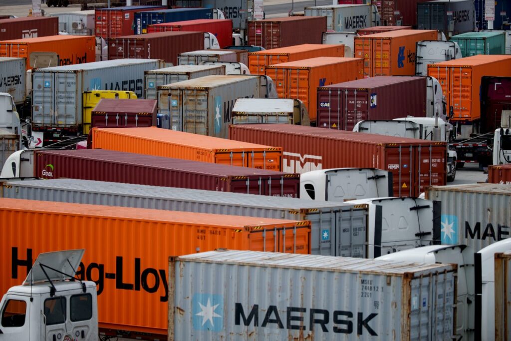 Parceiros comerciais dos EUA correm para fechar acordos enquanto Trump se prepara para anunciar tarifas