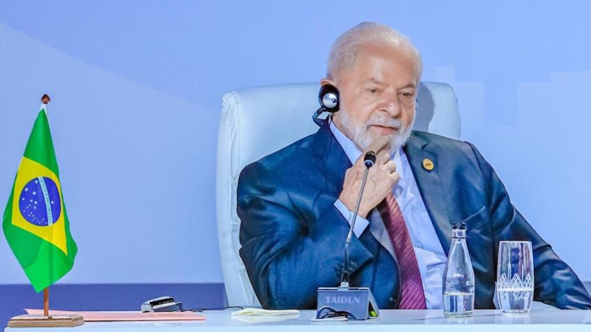 Queremos moeda para o Brics fazer comércio sem o dólar, diz Lula