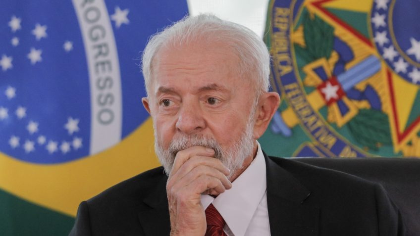 Deputado sugere que PGR investigue queda de Lula no Alvorada