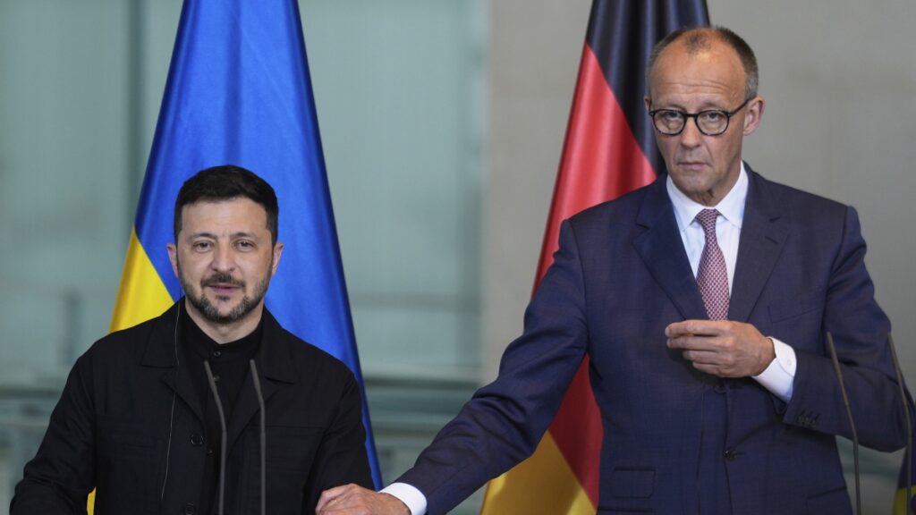 Ucraina - Russia, le notizie di oggi in diretta | Merz a Zelensky: «Vi aiuteremo a produrre missili a lunga gittata». Lavrov: «Germania coinvolta nel conflitto, così rischia il collasso»