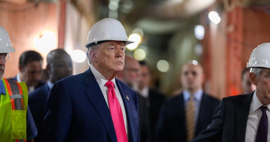 Trump diz que EUA negociam com China e fala em tarifa-base de 15% a 20% para o resto do mundo