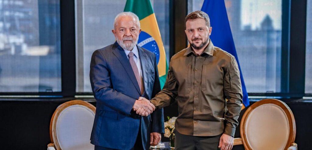 Ucrânia vê "ato hostil" de Lula em visita à Rússia e ameaça rebaixar relações com Brasil