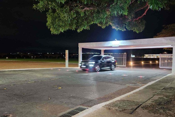 Lula monta estratégia com ministros para reação ao tarifaço dos EUA