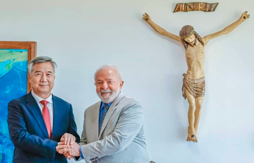 Lula recebe líder do PCC e reforça convite para visita de Xi Jinping