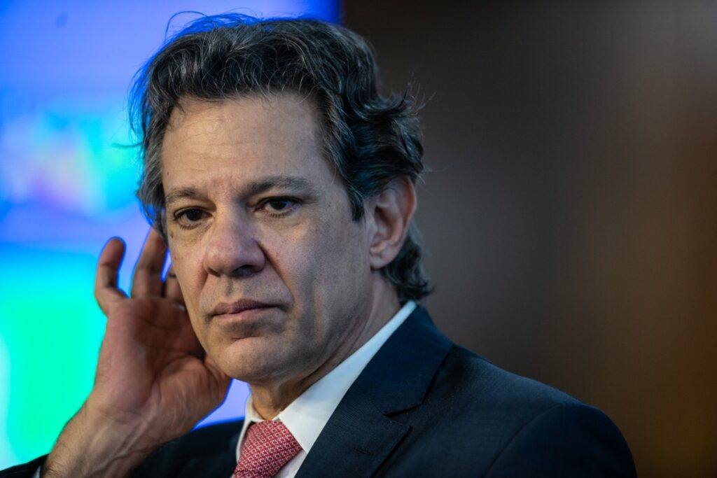 Após reunião sem acordo, Haddad fala em 'solução rápida' para o IOF