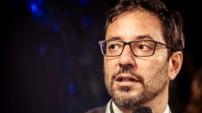 Há risco de Trump tentar “enrolar o Brasil”, diz professor da USP