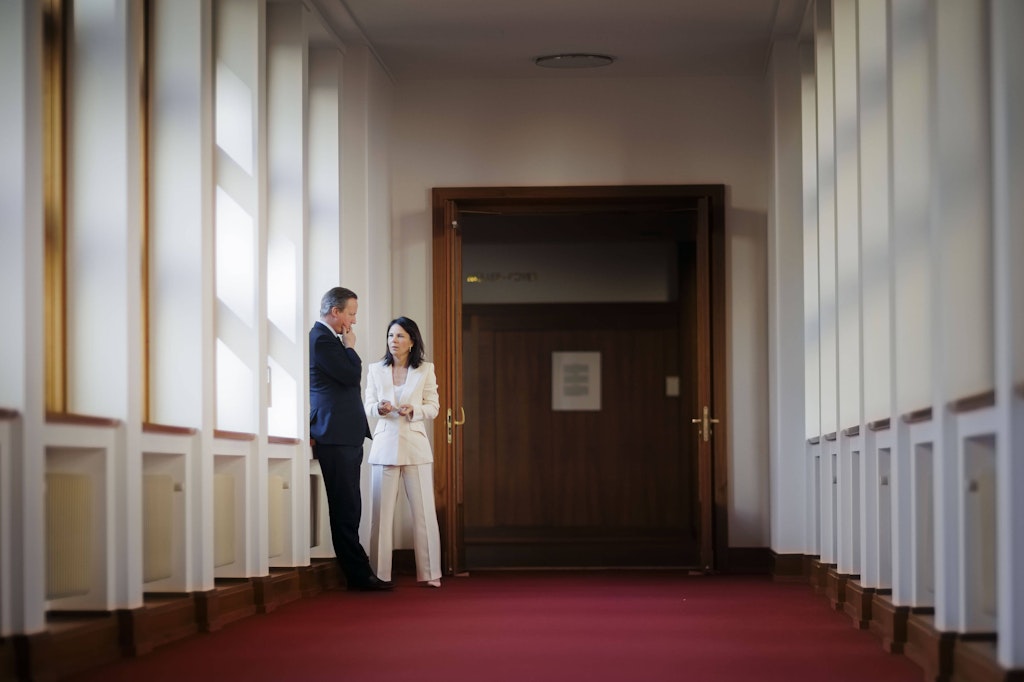 Baerbock fordert vor Bundestagsabstimmung Kanzler Scholz heraus