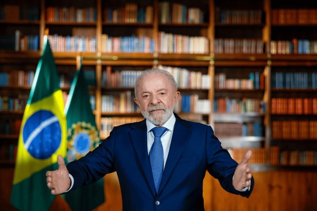 Lula diz que não vai ligar para Trump para negociar tarifaço, e governo avalia que movimento tem de vir dos EUA