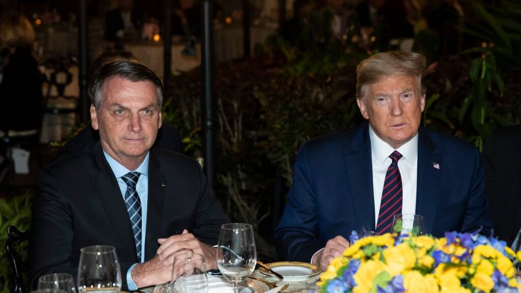 Trump vil stoppe rettsprosessen mot den kuppforsøk-tiltalte ekspresidenten Jair Bolsonaro i Brasil