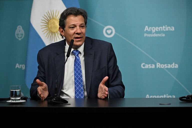 Haddad afirma que Banco do Brasil vai financiar exportações para a Argentina