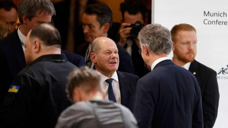 Der Kanzler nutzt die Münchner Konferenz: Scholz will Putin diplomatisch einkreisen