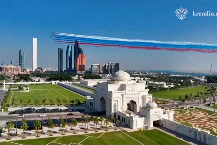 Vladimir Poutine reçu avec les honneurs à Abou Dabi