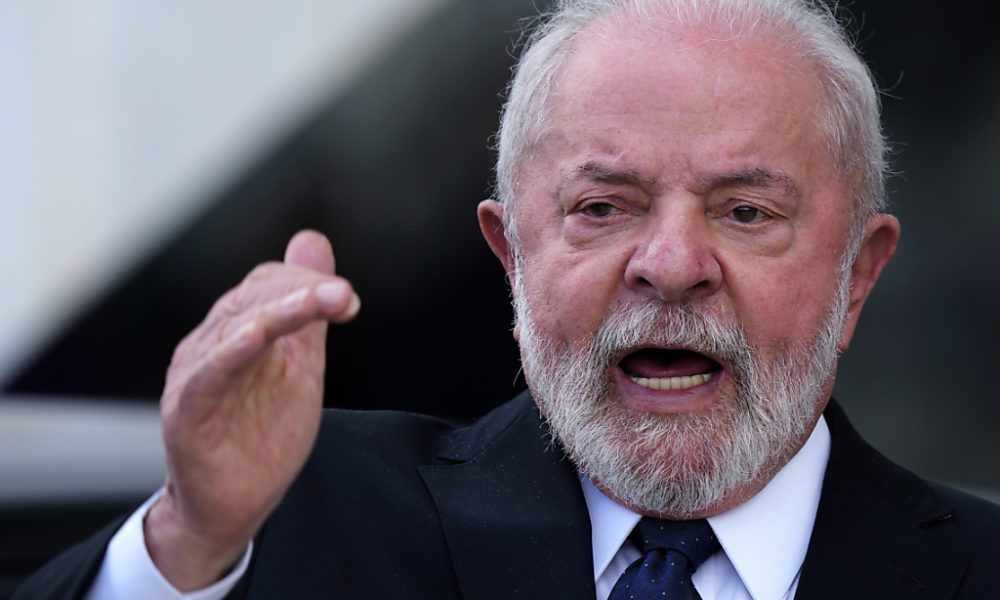 Le Brésil est "de retour", assure Lula à son arrivée en Chine