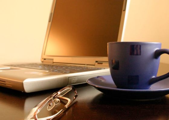 Хренов миротворец, бордель на перекрестке, шесть раз по 100: утренний кофе с EADaily