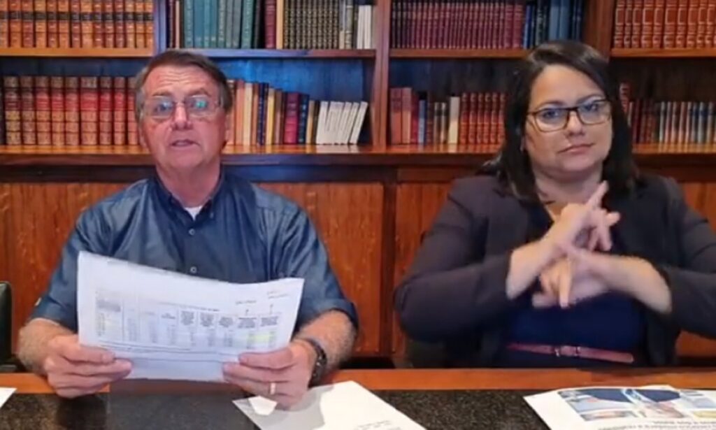 Após rejeição a aumento de gastos, Bolsonaro ironiza mercado: 'Fica nervosinho'