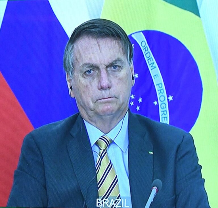 Xi e Bolsonaro defendem visões opostas em cúpula