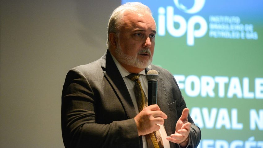 Menção a Bolsonaro em tarifaço é “cortina de fumaça”, diz Prates