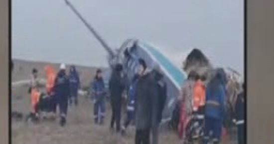 سرب طيور وراء الكارثة.. فيديو لحظة تحطم طائرة أذرية تحمل 72 راكبا