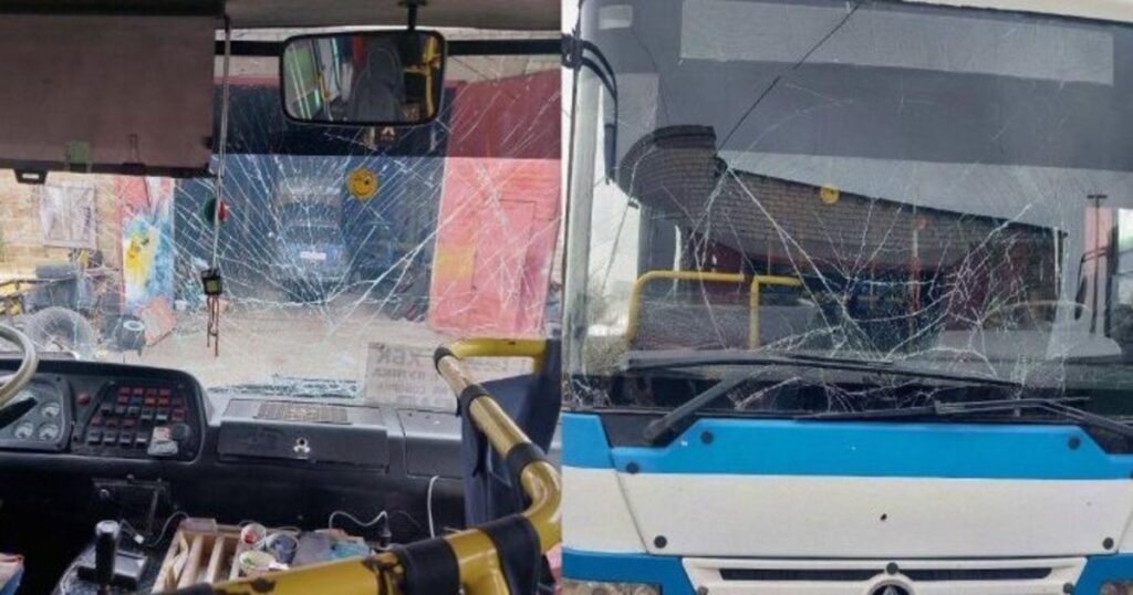 Karas Ukrainoje. Rusijos ataka prieš civilius Chersone: dronas pataikė į keleivinį autobusą