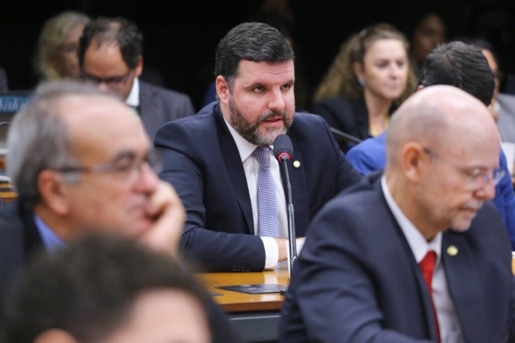 Tarifaço de Trump gera embaraço e preocupação na bancada ruralista, alinhada a Bolsonaro