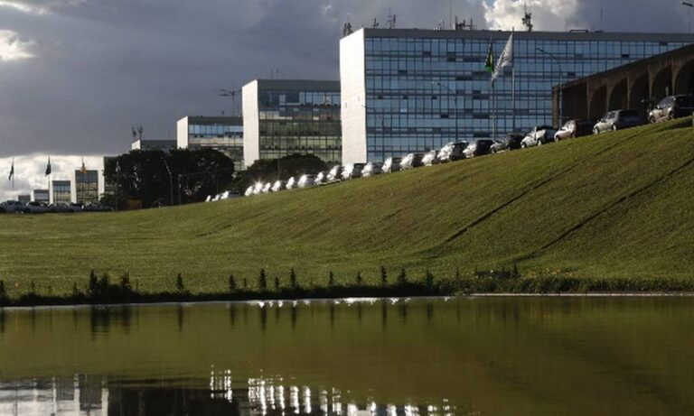 Criação do novo Ministério do Emprego para Onyx abrirá mais de 200 cargos de indicação política