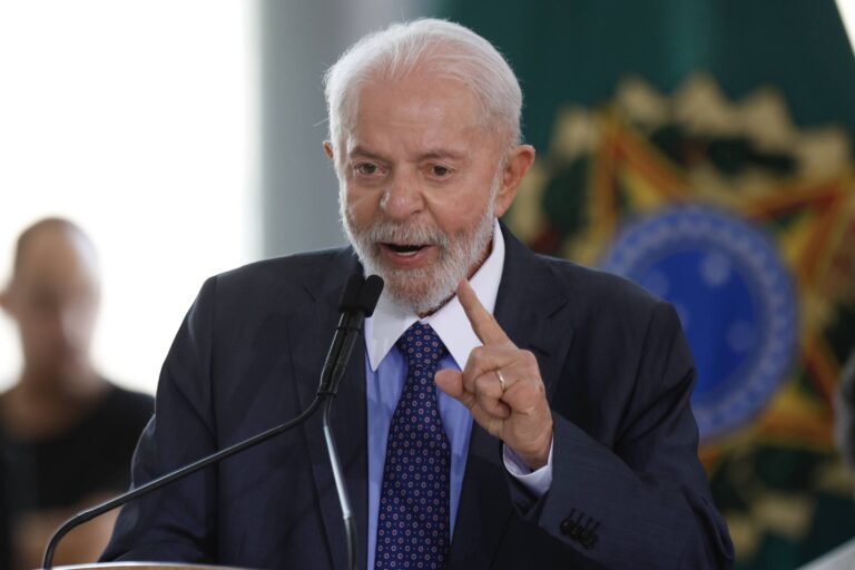 Lula diz que juro 'haverá de ceder', em dia de sabatina