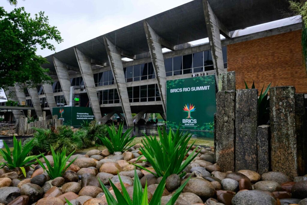 Declaração do Brics sobre IA defende remuneração de conteúdo a produtores e ‘governança global’ para lidar com a tecnologia