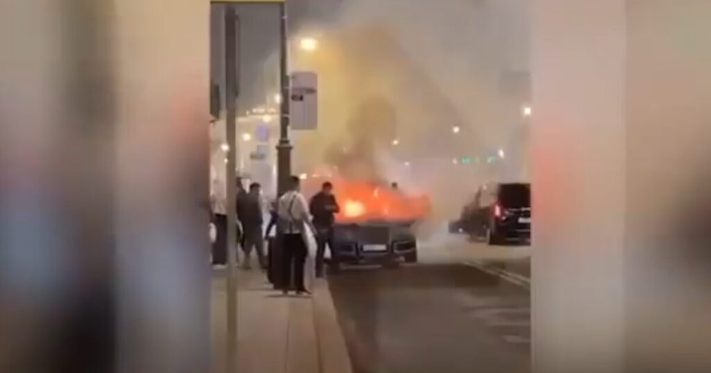 Ρωσία: Λιμουζίνα που ανήκει στον στόλο του Πούτιν τυλίχθηκε στις φλόγες μετά από έκρηξη