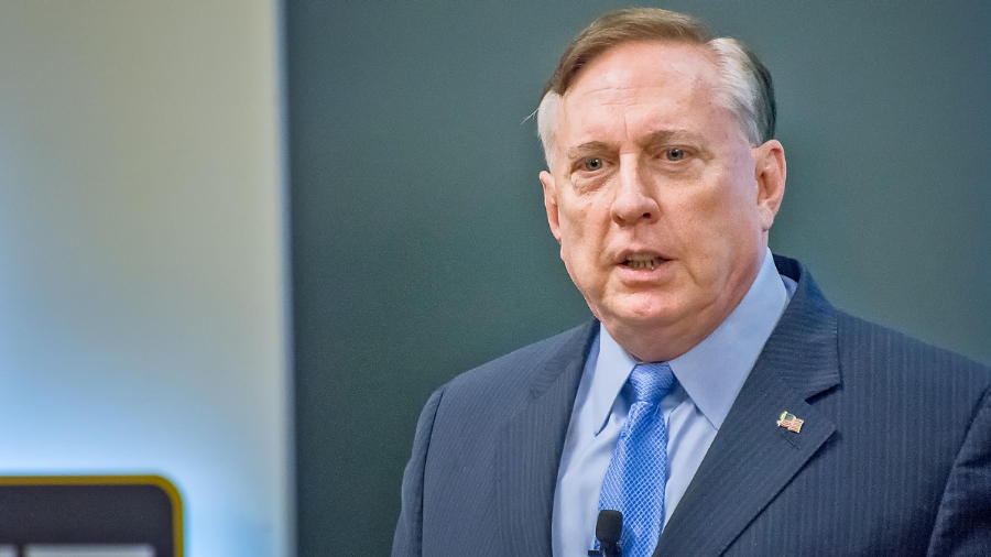 Exasesor de Defensa Douglas MacGregor alerta que EE. UU. se dirige hacia una