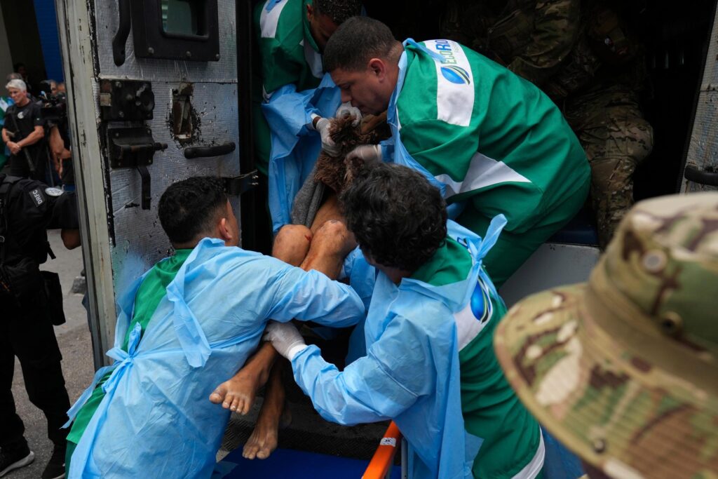 64 döda efter räder mot kåkstäder