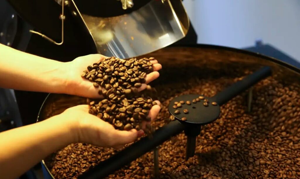 Tarifaço deve levar Brasil a ampliar mercado de café com a China