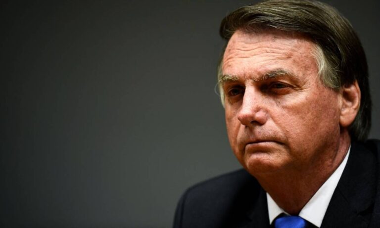 Ao lado de Bolsonaro, Guedes diz que aprovação de reformas compensaria furo do teto de gastos