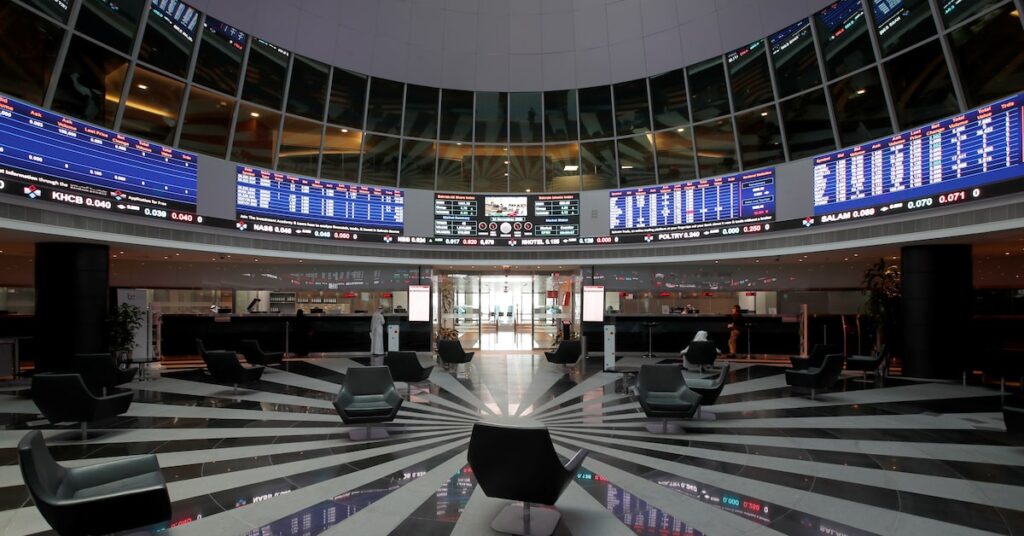 Gulf stock markets end mixed as China boost lingers, oil volatile