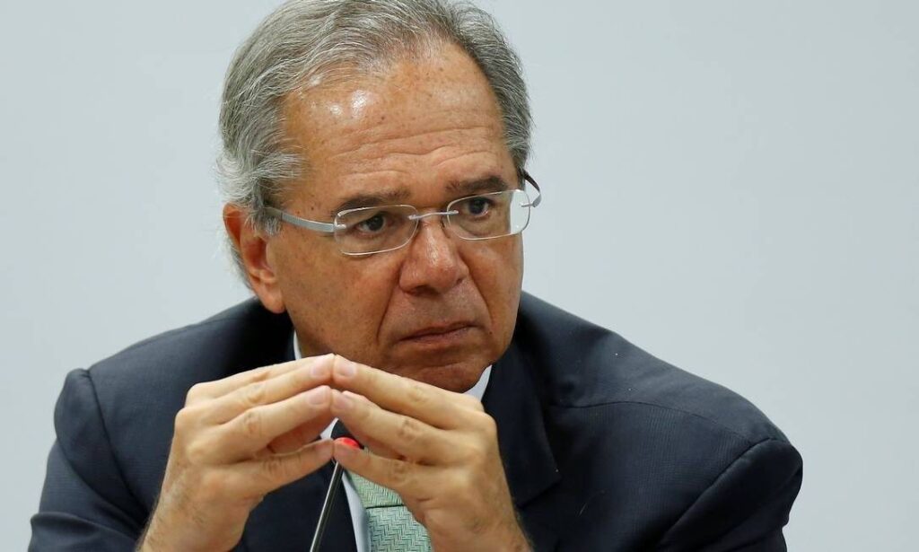Guedes diz que 'ofensa' não o tira do cargo, mas prefere sair se 'tiver que empurrar Brasil pelo caminho errado'