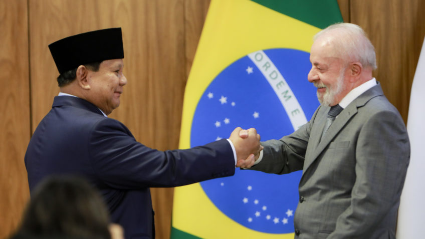 Lula reforça apoio à Indonésia após tarifa de 32% imposta por Trump