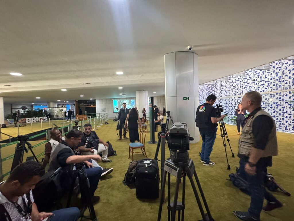 Imprensa não consegue circular livremente pelo Congresso