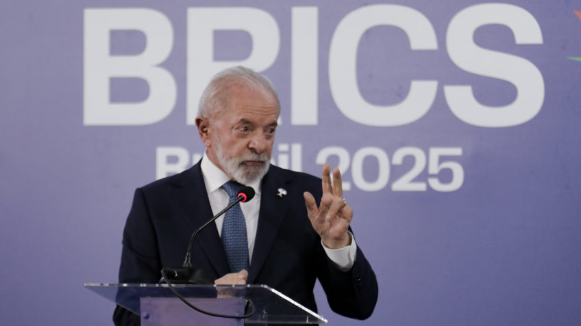 Lula diz que vai discutir tarifaço de Trump com o Brics