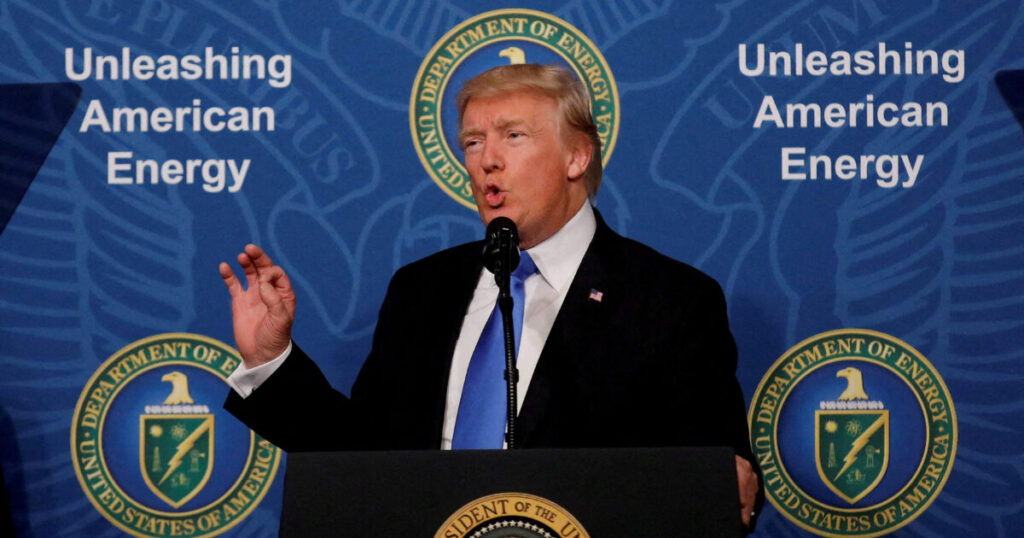 Ο Ντόναλντ Τραμπ ξεκινάει τον εμπορικό πόλεμο με πρώτα "θύματα" το Μεξικό και τον Καναδά - Από το Σάββατο η επιβολή δασμών 25%