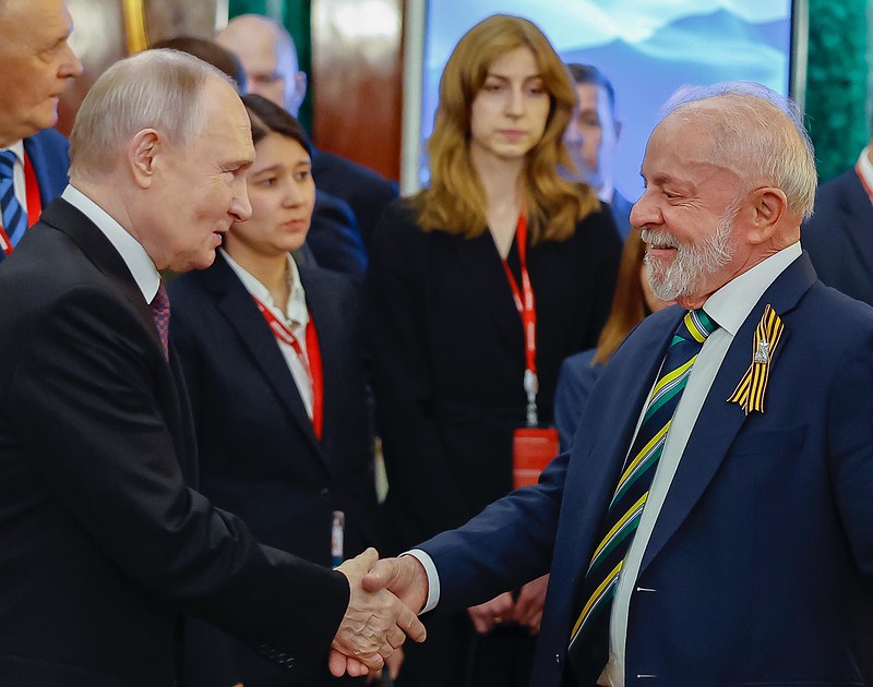 Putin liga para Lula e reforça diálogo antes de encontro com Trump no Alasca
