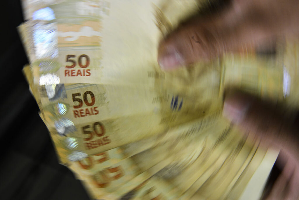 Brics avançam liquidações em moedas locais