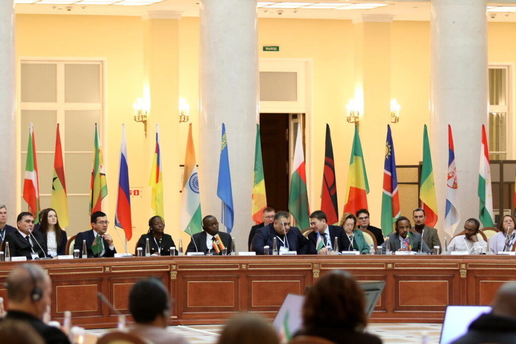 "Плевать на доллар и санкции": страны БРИКС готовятся перейти к запуску собственной платежной системы