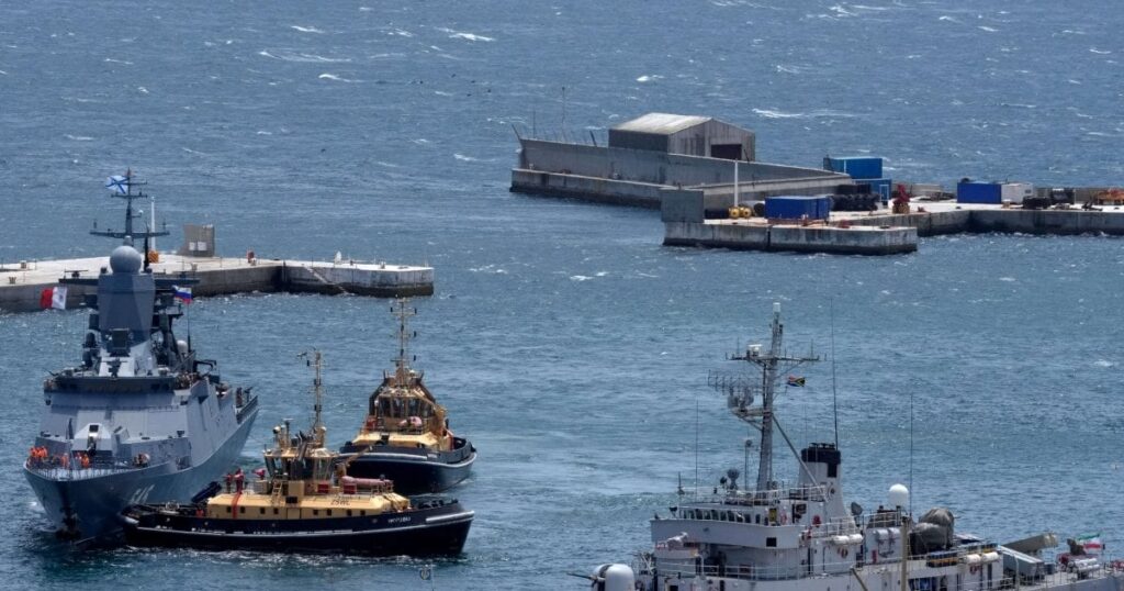 अमेरिका के खिलाफ महायुद्ध की तैयारी? दक्षिण अफ्रीका में क्यों जुटे चीन-रूस-ईरान के खतरनाक जंगी जहाज