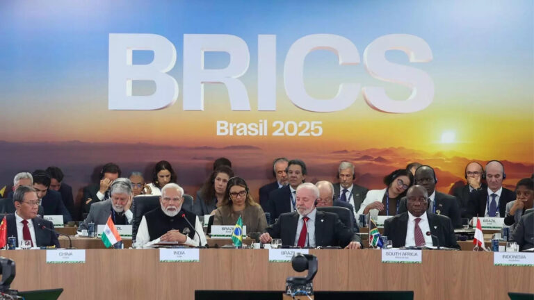 डोनाल्ड ट्रंप की नाक के नीचे ब्राजील ने भारत को सौंप दी BRICS की 'बादशाहत', अमेरिका तिलमिला गया होगा!