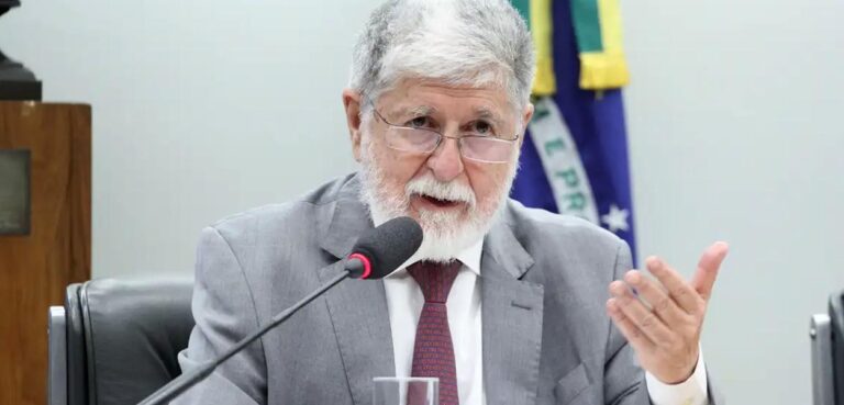 "Sem paz não há desenvolvimento", diz Celso Amorim