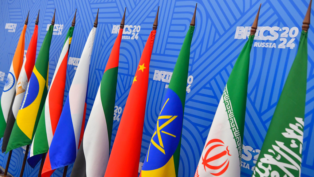 Embajador iraní asegura que el futuro del mundo está en los BRICS, la OCS y la UEE